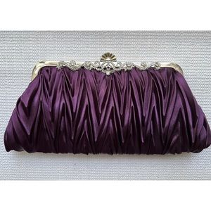 Pretty pleated formal/evening bag, beautiful crystal scrollwork ⭐️like n…